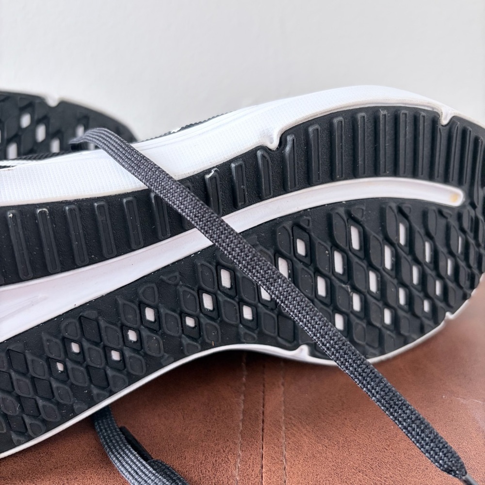Nike Downshifter 12 Men's Running Shoes Black White Size 9 DD9293-001 - Picture 8 of 9